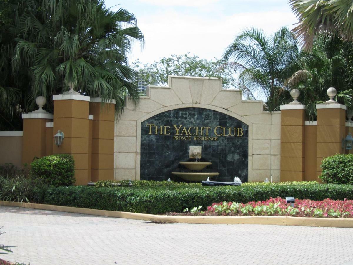 Resort Style In Aventura Florida Bagian luar foto